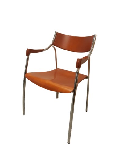 Silla tapizada en gris oscuro