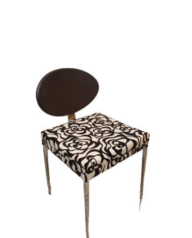 Silla nórdica en madera oscura