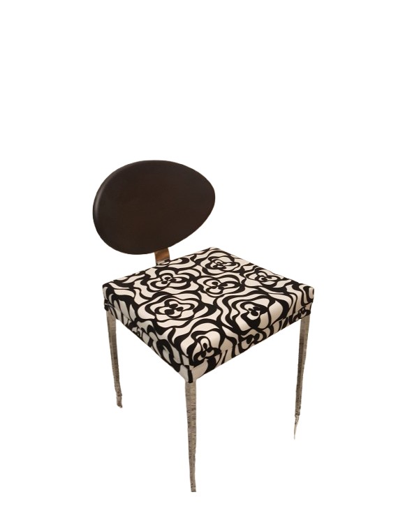 Silla nórdica en madera oscura