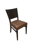 Silla tapizada en marrón bronce con estructura de madera negra, ideal para comedor, restaurante u hostelería