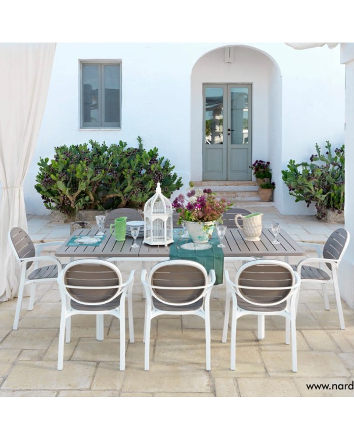Sillón Palma NARDI en polipropileno para exterior en terraza, jardín y hostelería