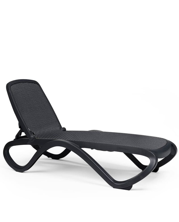 Tumbona Omega NARDI apilable en polipropileno y tejido sintético para hogar, piscina y hostelería