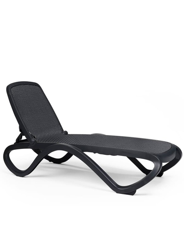 Tumbona Omega NARDI apilable en polipropileno y tejido sintético para hogar, piscina y hostelería