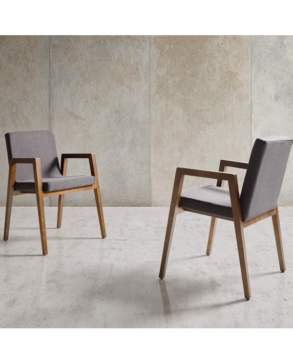 Sillón tapizado y madera A82