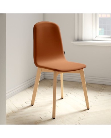 Silla Dolce CANCIO tapizada con patas de madera para cocina y hogar. Opción taburete medio y alto.