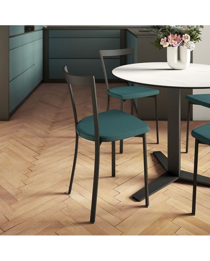 Silla Spirit CANCIO tapizada con estructura metálica para cocina.