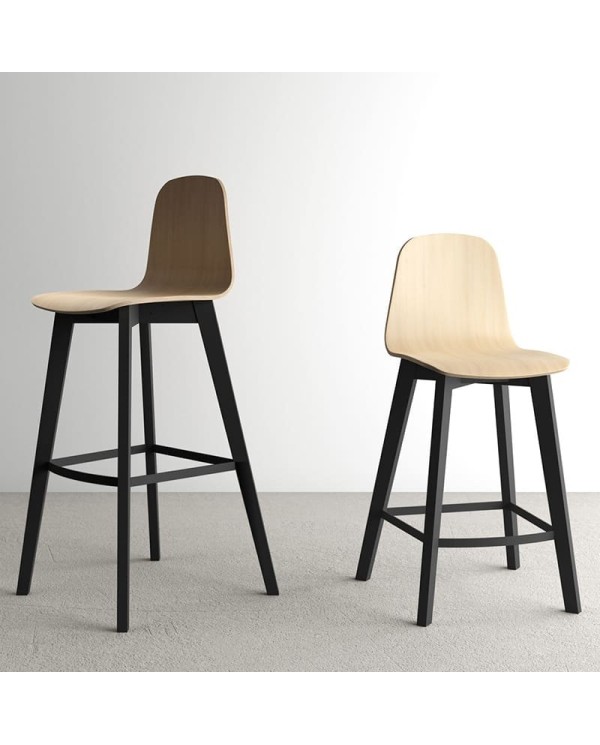 Taburete Dolce CANCIO estructura metálica y asiento de madera para cocina y hogar. En encimera y barra de bar.