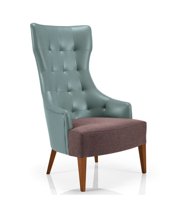 Butaca tapizada con respaldo alto y patas en madera. Ideal para hostelería y hogar