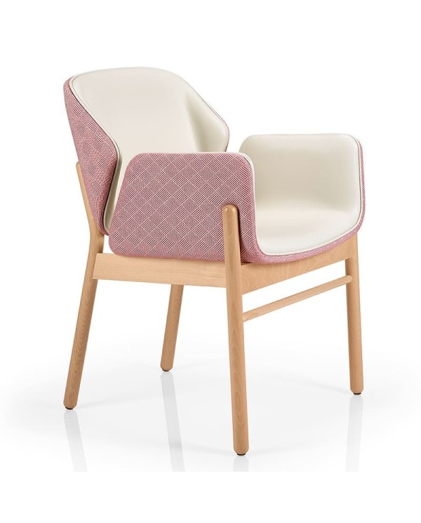 Sillón de madera con brazos y asiento tapizado para hogar y hostelería interior. Restaurante y cafetería