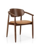 Sillón de madera curvo, respaldo de madera y asiento tapizado para hogar y hostelería.