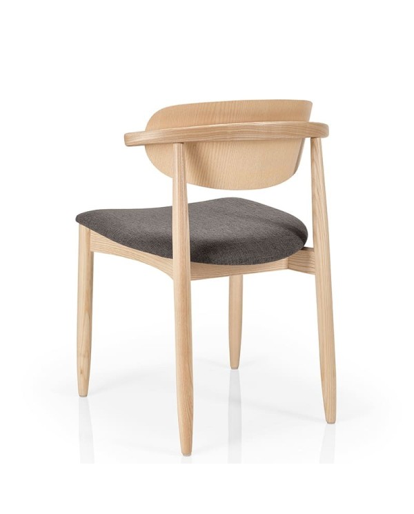 Silla tapizada con estructura de madera JMS Moreira ZH39