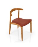 Silla de madera con respaldo curvo y asiento tapizado para hogar y hostelería.