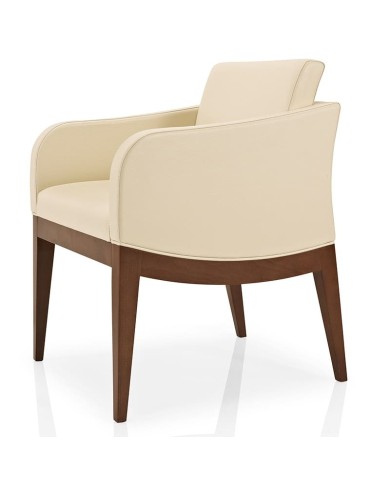 Butaca de madera con asiento y respaldo tapizados para hogar y hostelería.