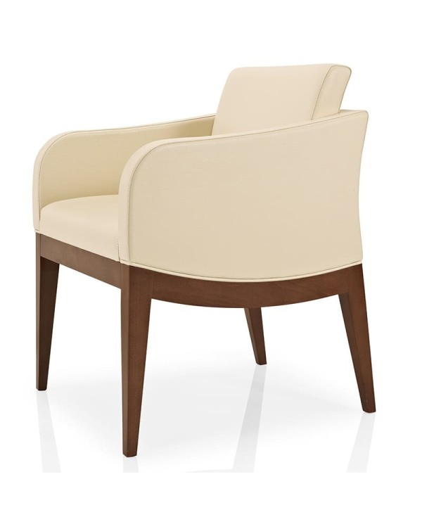 Butaca de madera con asiento y respaldo tapizados para hogar y hostelería.