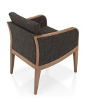 Butaca de madera con asiento y respaldo tapizados y brazos en madera para hogar y hostelería.