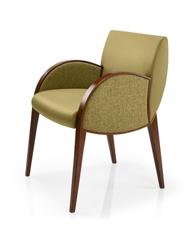 Sillón de madera con asiento y respaldo tapizados con brazos para hogar y hostelería.