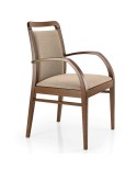 Sillón de madera con asiento y respaldo tapizados con brazos curvados para hogar y hostelería.