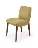 Silla de madera con asiento y respaldo tapizados para hogar y hostelería.