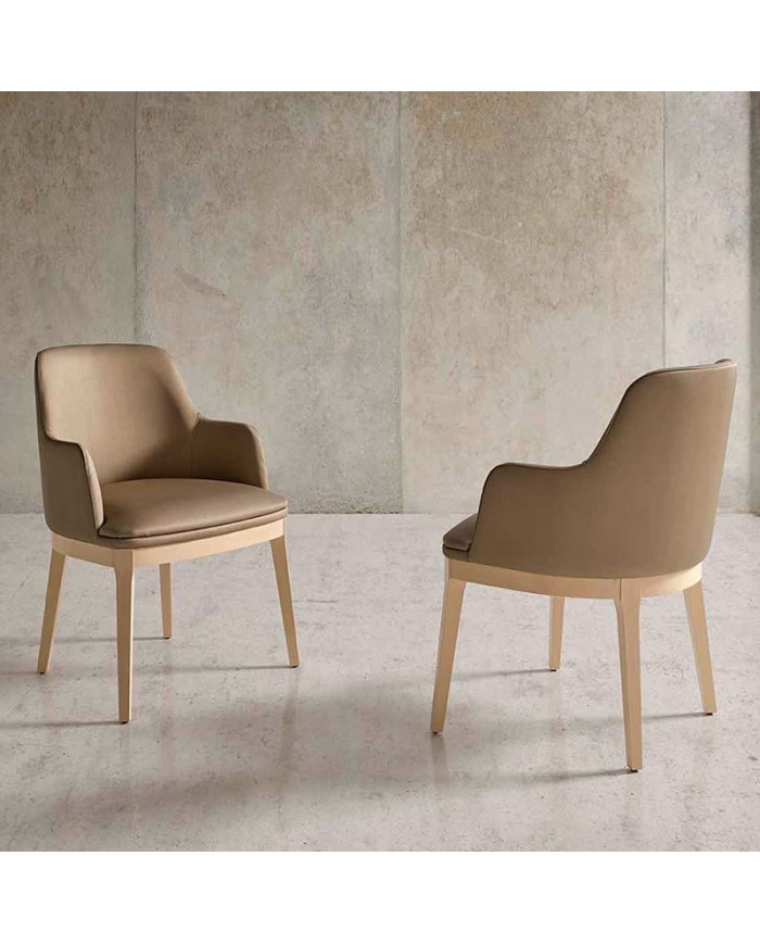 Sillón tapizado con madera C33