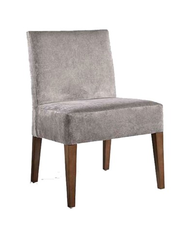 Silla tapizada con patas en madera para salón y comedor