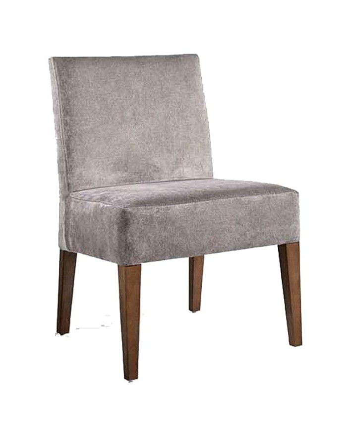 Silla tapizada con patas en madera para salón y comedor