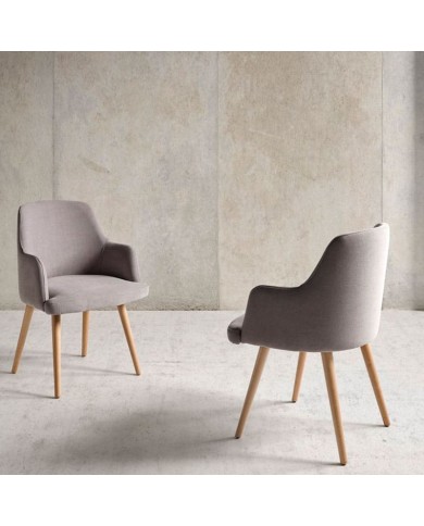 Sillón curvado tapizado con madera L26