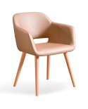 Sillón de diseño tapizado con patas en madera. Para hogar y hostelería.