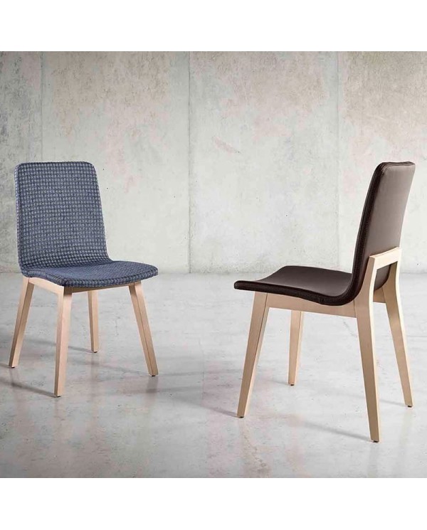Silla con carcasa tapizada y estructura en madera de haya ideal para hogar y hostelería