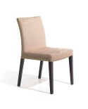 Silla tapizada con patas de madera para salón y restaurantes. Uso intensivo