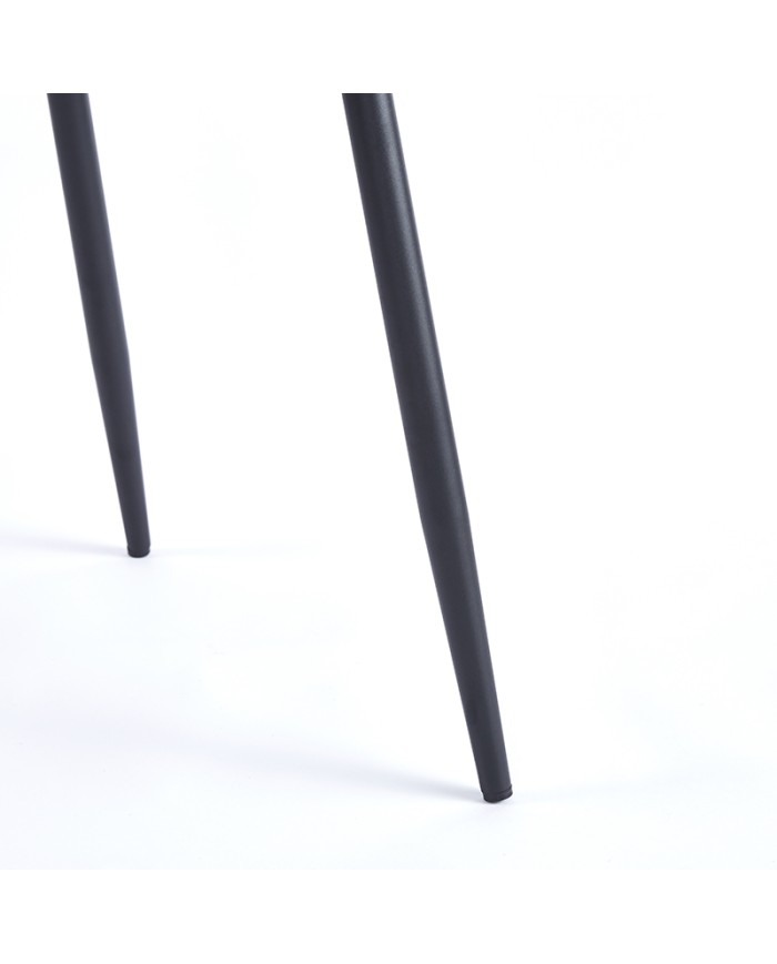 detalle patas negras sillón m64