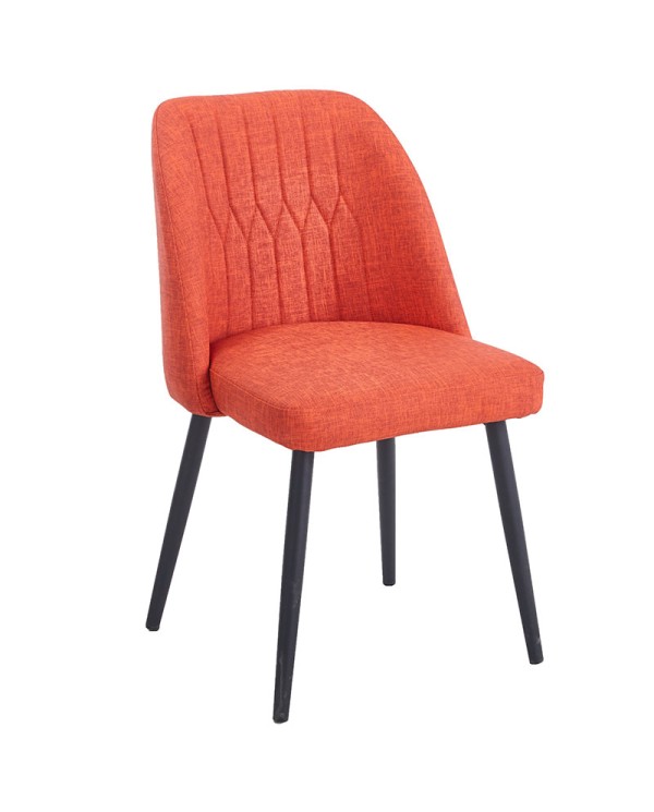 Silla para hogar y hostelería tapizada en color terracota con patas metálicas negras
