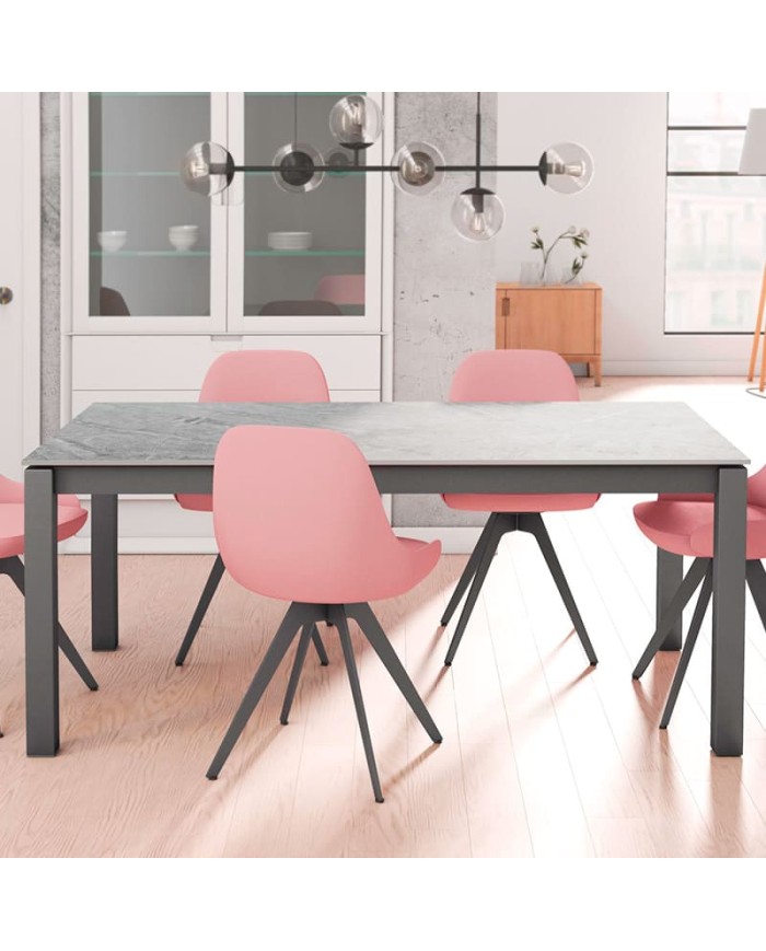 Mesa Cancio estructura metálica y tablero porcelánico para cocina y hogar.