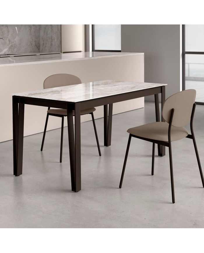 Mesa Lando Cancio estructura metálica y encimera en porcelánico o dekton. Ideal para cocina y hogar