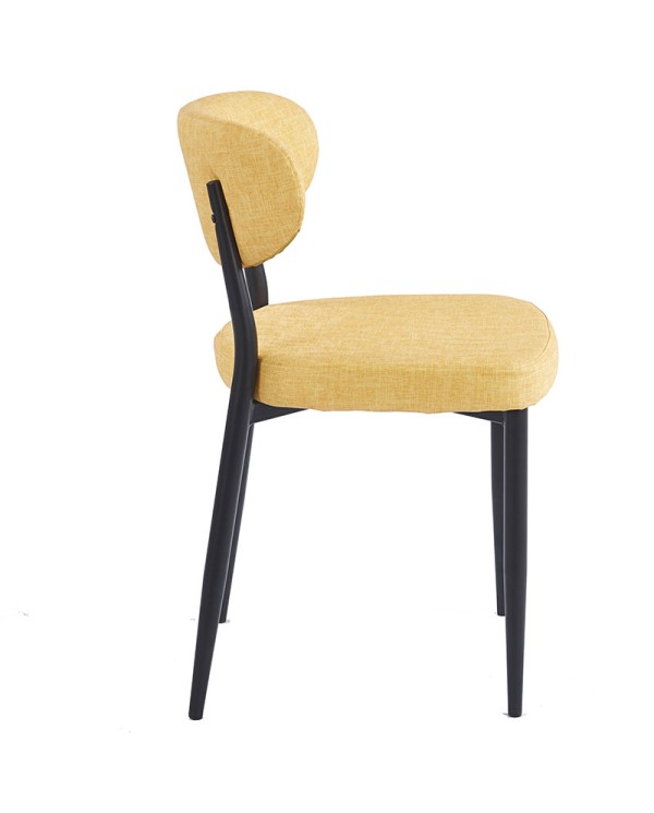 Silla de comedor con acabado mostaza y estructura metálica negra