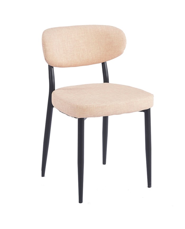 Silla tapizada beige para ambientes residenciales de inspiración actual