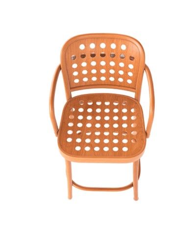 Taburete TON con asiento y respaldo de madera.