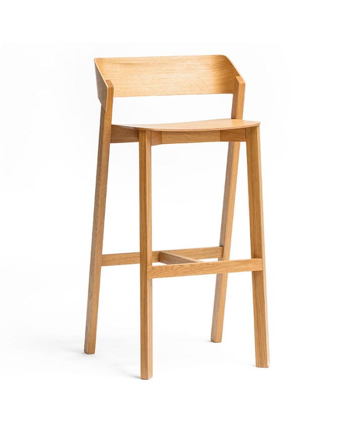 Taburete Merano Bar TON 311 403 en madera de haya con asiento y respaldo de madera.