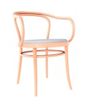 Sillón 30 TON 323 030 fabricado en madera de haya con asiento tapizado.