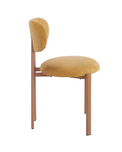 Silla tapizada mostaza con patas de acero para restaurantes.
