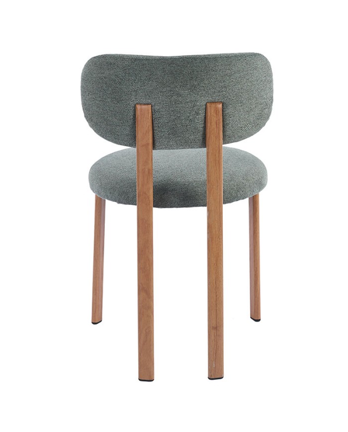 Silla con estructura de acero y tapizado verde oliva para proyectos de interiorismo.