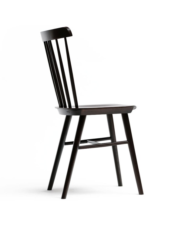 Silla TON Ironica con respaldo de siete varillas para restaurantes.