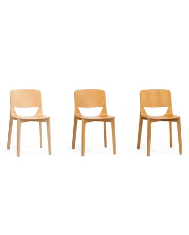 Silla TON Leaf con asiento de madera perfilada inspirado en una hoja.