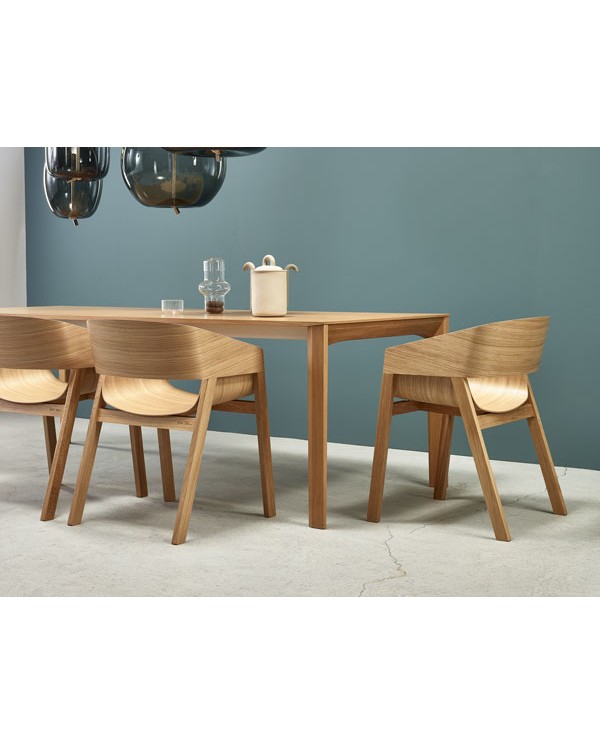 Sillón de nogal TON Merano para restaurantes, hoteles y espacios contract