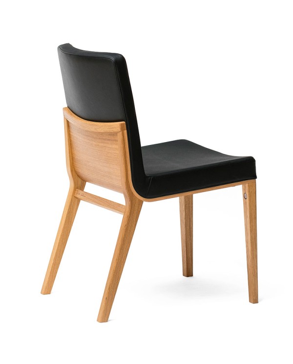 Silla Moritz TON de madera de roble tapizada para hostelería y hogar.