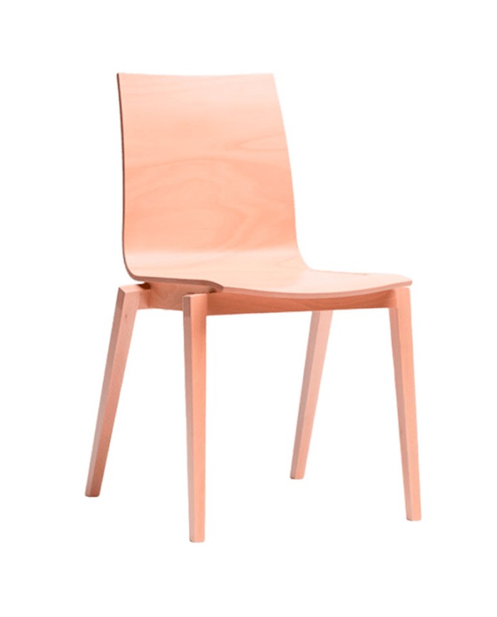 Silla Stockholm de haya con respaldo de madera curvada.