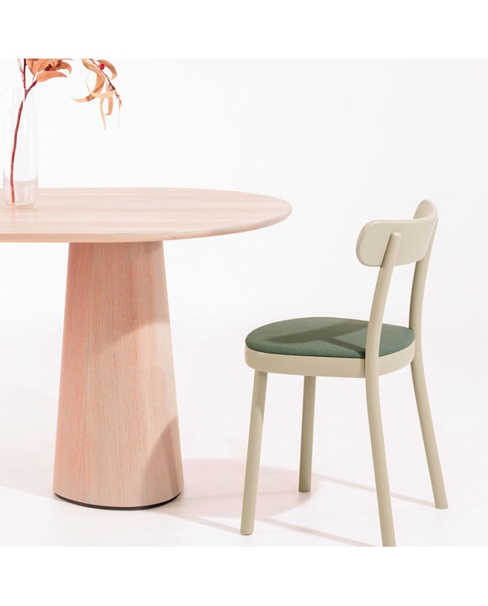 Silla La Zitta de haya para comedor y espacios interiores.