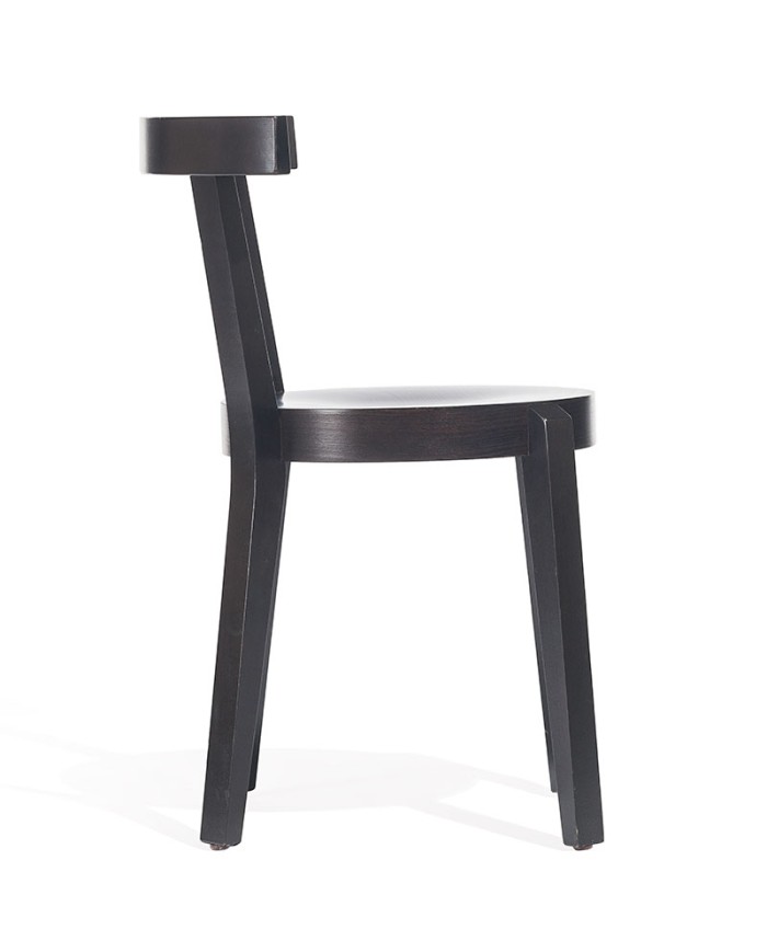 Silla Punton TON fabricada en madera de haya.