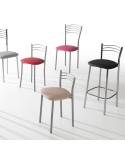 Taburete bajo Marta de Bailen-BHF con estructura en metal y asiento tapizado para cocina.
