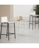 Taburete medio Durero de Bailen-BHF en metal y tapizado para encimera y barra de cocina.