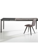 Mesa extensible Dina Bailén-BHF con estructura metálica y encimera en dekton para cocina.
